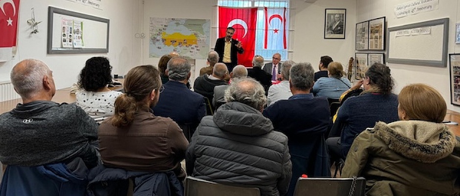 Prof Hatipoğlu Bölgesel Savaşlar Gölgesinde Türkiye’yi Bekleyen Tehditler'i Londra'da anlattı