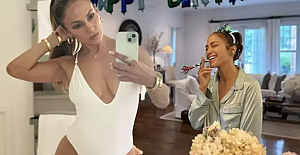 55 yaşına giren Jennifer Lopez'den cesur poz